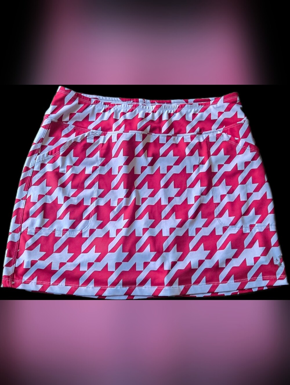 Jofit Red & White geometric pattern Skort w/ attached shorts. Pull on. Size LG